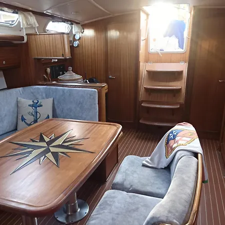 Veronica Hotel en barco *