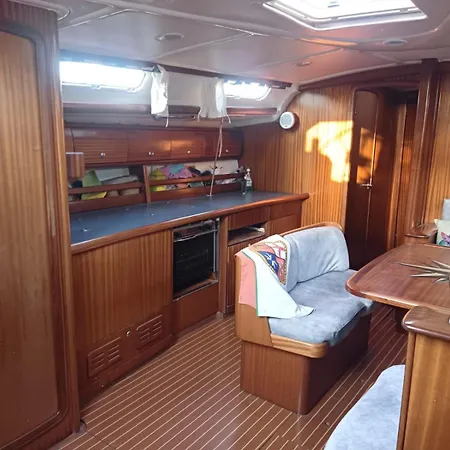Veronica Hotel en barco